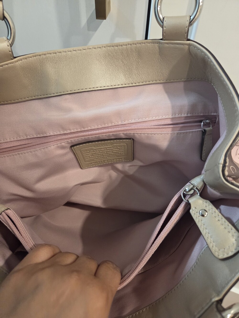 Vintage Coach Pink, Beige & Brown Soho Sateen Circle Shoulder Bag Like New - Picture 7 of 8